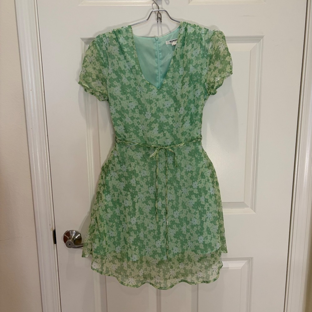 Glamorous Green Floral Mini Dress V-Neck Short Sleeve Tie Waist Size 2